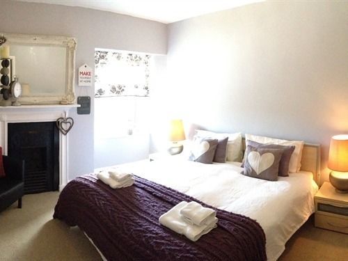 Hotel Eaton House à Pembroke Extérieur photo
